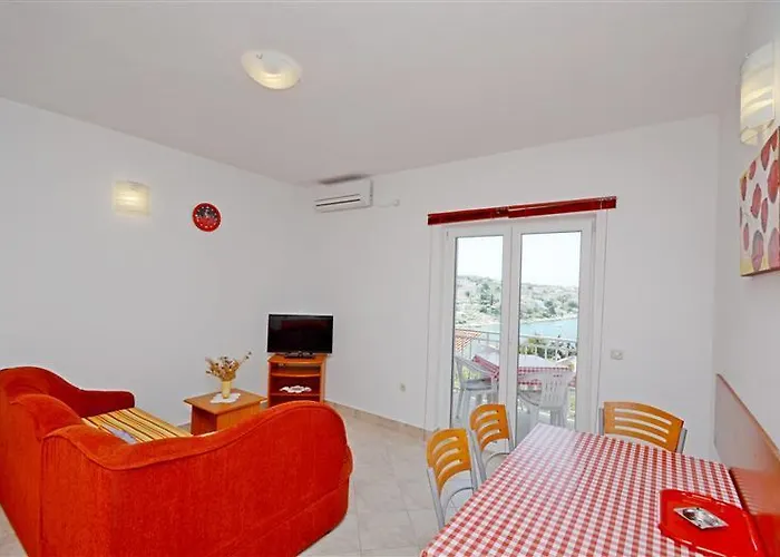 Apartamento Pisac Ražanj